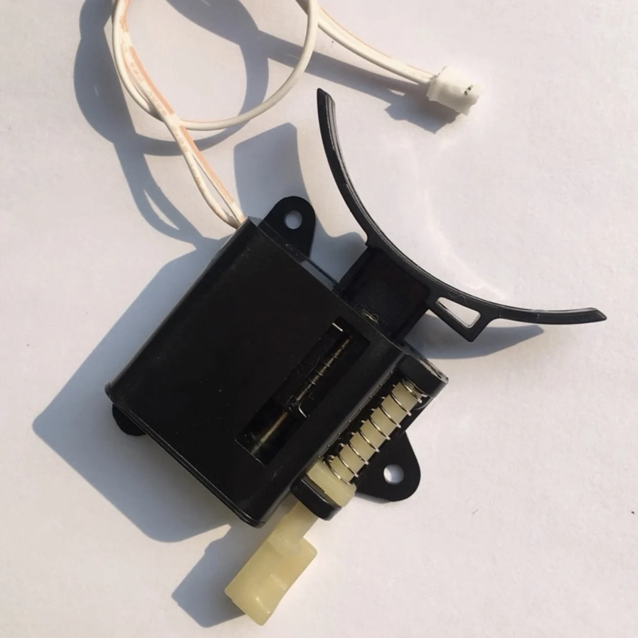 ملحقات قفل الباب الذكي: محرك ا - مراجعة Smart Door Lock وسعره
